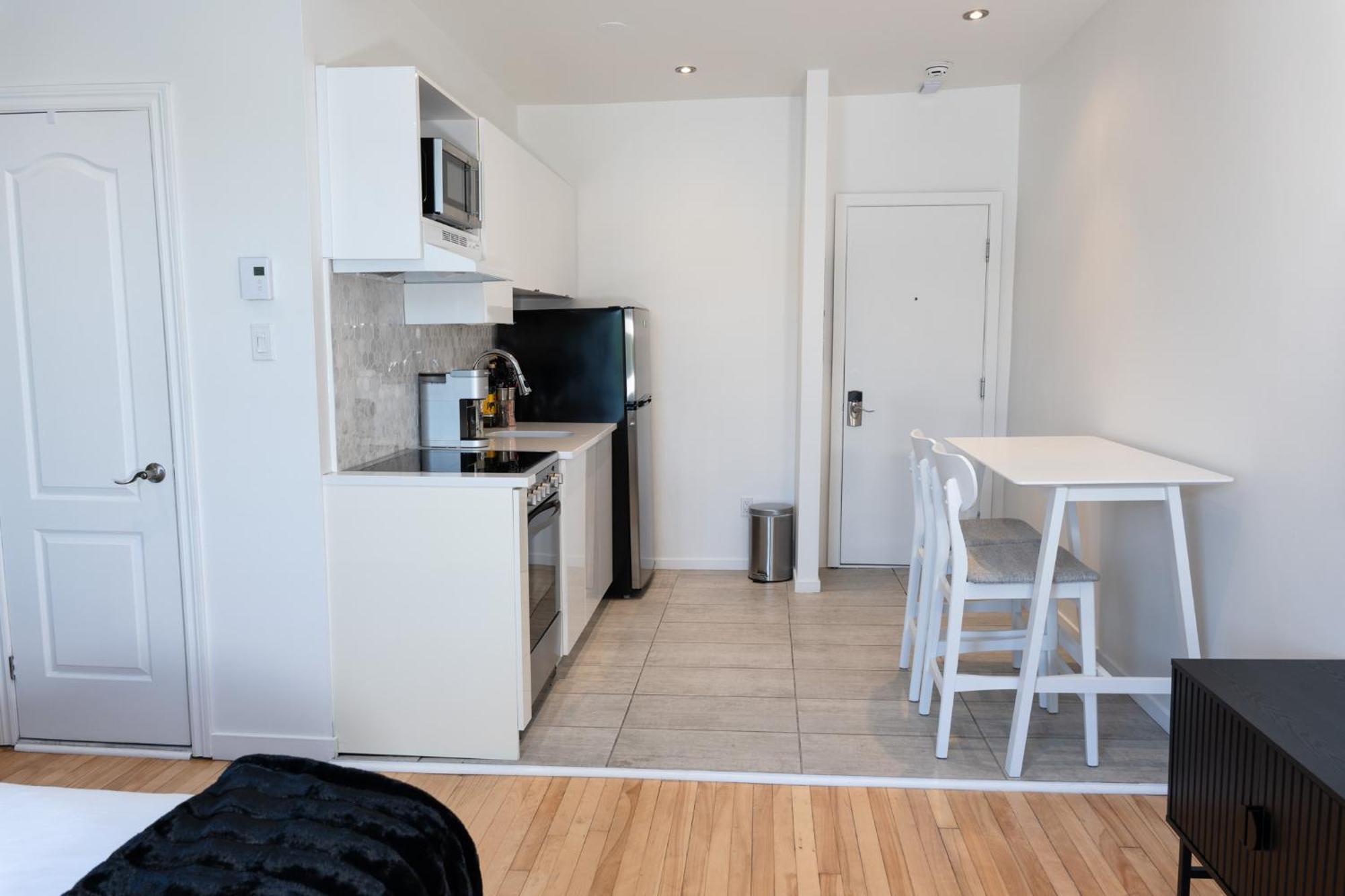 #11 - Upscale - Self Check In - Plateau - St-denis - Ac - Tv Appartement