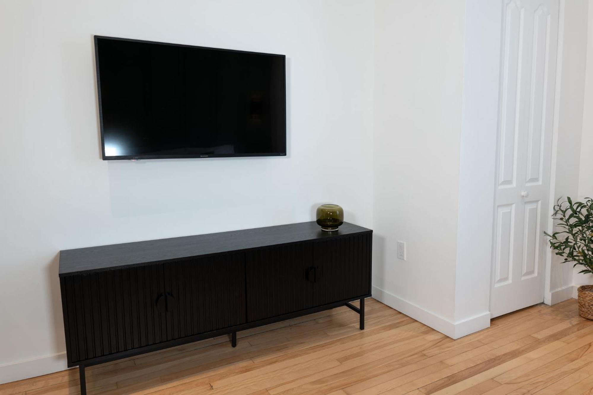 #11 - Upscale - Self Check In - Plateau - St-denis - Ac - Tv Appartement