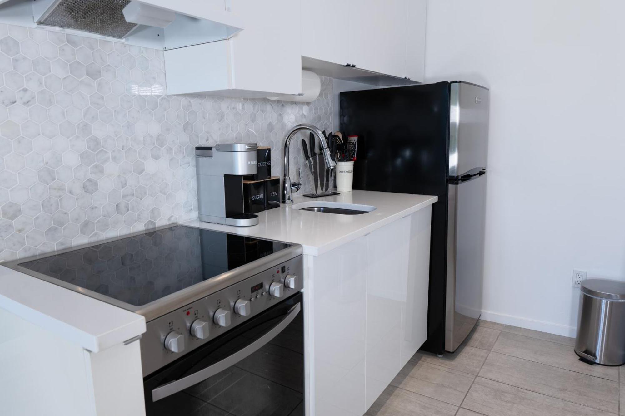 Appartement #11 - Upscale - Self Check In - Plateau - St-denis - Ac - Tv