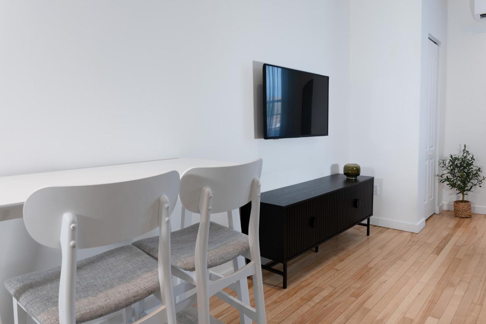#11 - Upscale - Self Check In - Plateau - St-denis - Ac - Tv *